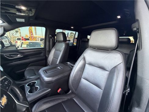 Used 2021 Chevrolet Suburban LT RWD image 18
