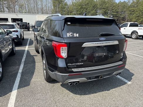 Used 2020 Ford Explorer Platinum w/ Premium Technology Package image 18