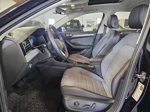 Certified 2025 Volkswagen Jetta SE image 22