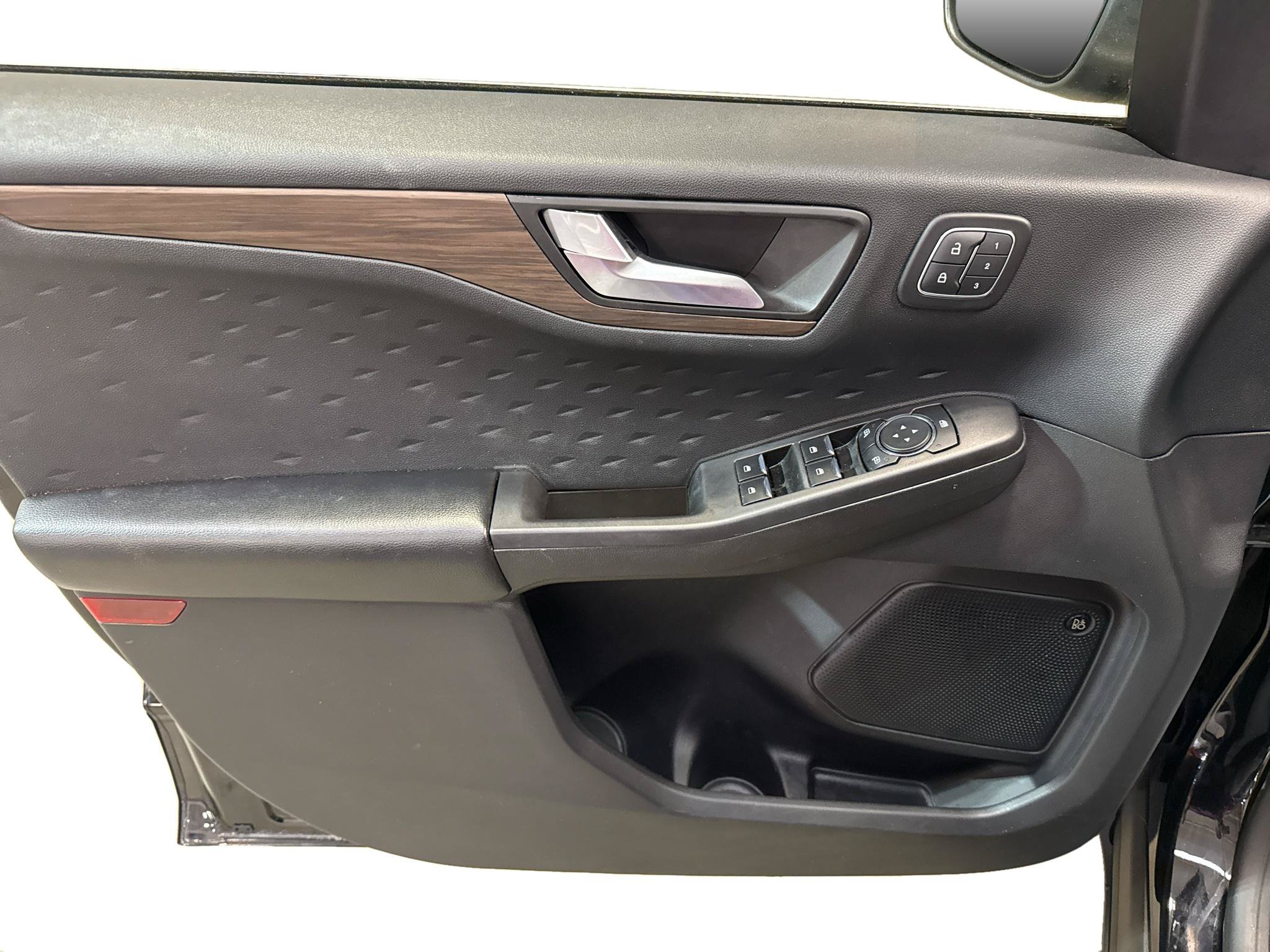 Used 2020 Ford Escape Titanium AWD/4WD image 15
