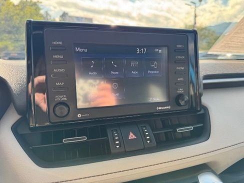 Used 2021 Toyota RAV4 XLE Premium image 30