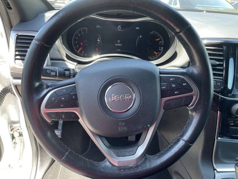 Used 2019 Jeep Grand Cherokee Altitude AWD/4WD image 17