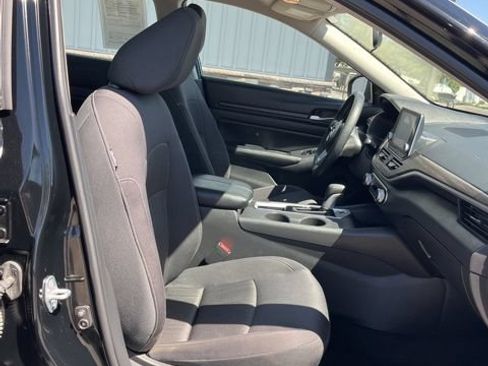 Used 2025 Nissan Altima 2.5 SV FWD image 25