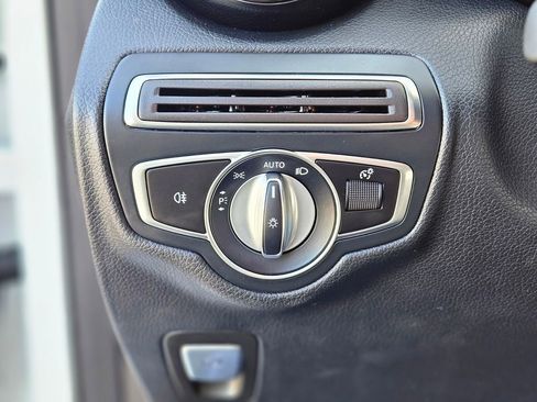 Used 2019 Mercedes-Benz GLC 300 4MATIC image 25