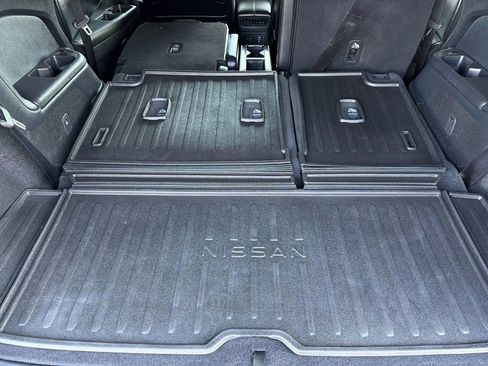 Used 2023 Nissan Pathfinder Platinum FWD image 15