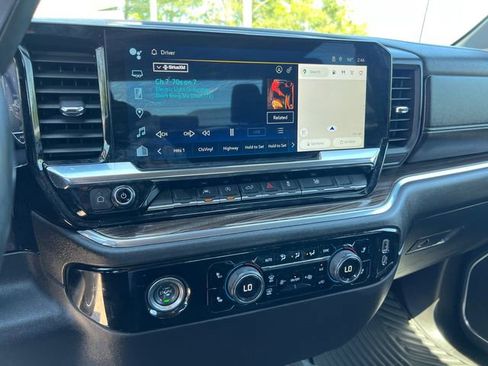 Used 2024 Chevrolet Silverado 1500 LT image 32