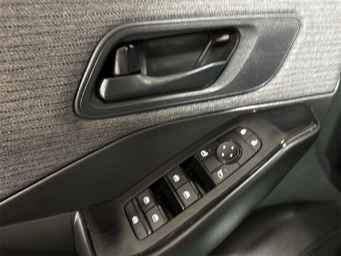 Used 2023 Nissan Rogue S image 20