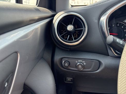 Used 2025 Chevrolet Blazer LT image 34