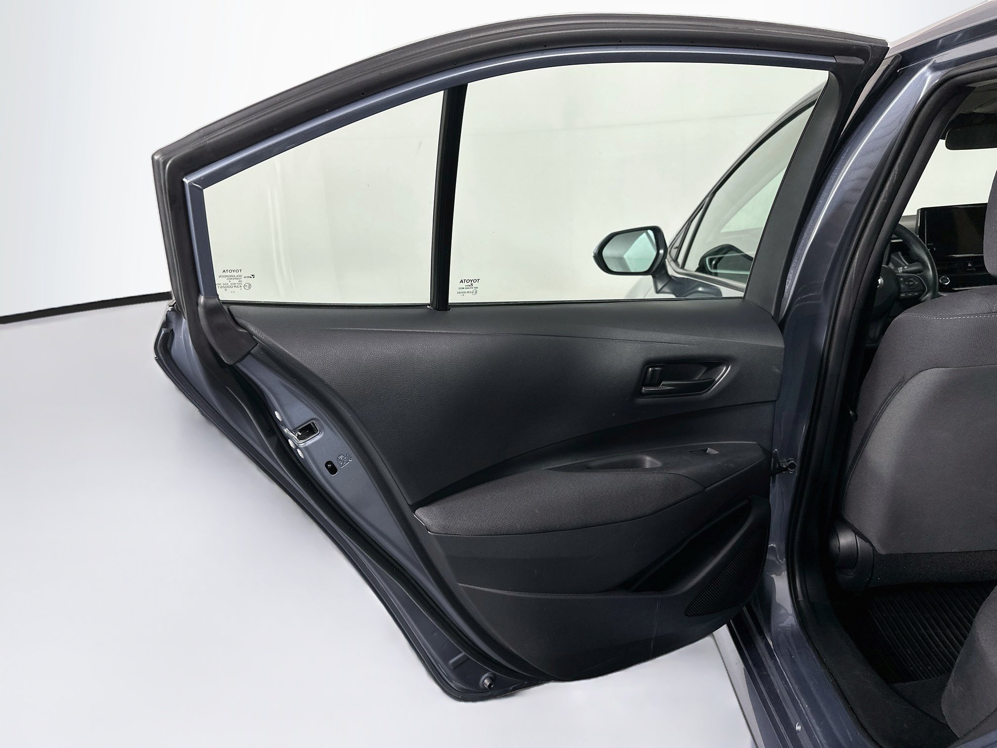 Used 2025 Toyota Corolla LE FWD image 25