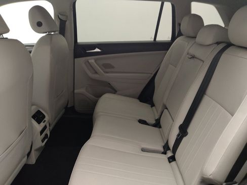 Used 2022 Volkswagen Tiguan SE AWD/4WD image 18