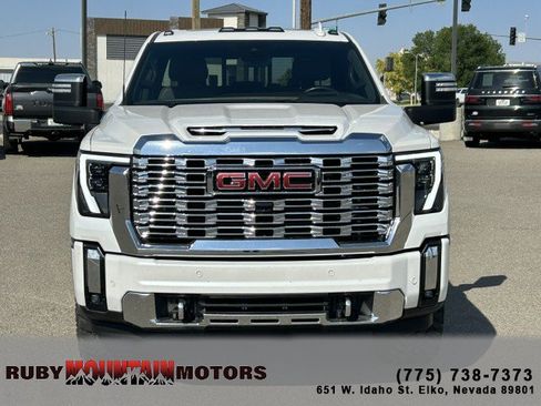 Used 2024 GMC Sierra 3500 Denali w/ Denali Reserve Package AWD/4WD image 2