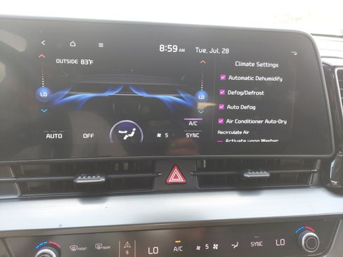 Used 2025 Kia Sportage EX FWD image 18