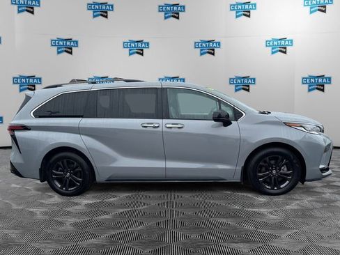 Used 2024 Toyota Sienna XSE w/ XSE Plus Package AWD/4WD image 6