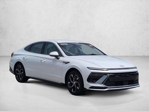 Used 2025 Hyundai Sonata SEL FWD image 3