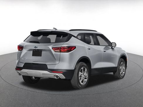 Used 2026 Chevrolet Blazer LT AWD/4WD image 2