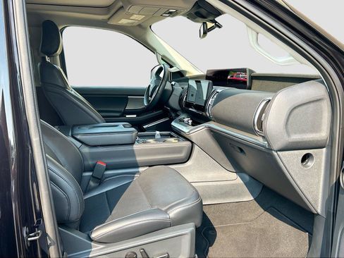Used 2025 Ford Expedition Platinum AWD/4WD image 16