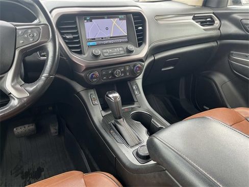 Used 2018 GMC Acadia SLT image 15
