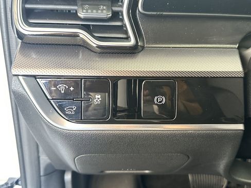 Used 2025 Kia Sportage SX image 20