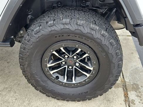Used 2025 Jeep Wrangler Unlimited Rubicon w/ XTREMEE 35" Tire Package AWD/4WD image 8