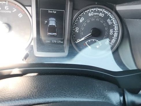 Used 2016 Toyota Tacoma TRD Off-Road w/ Towing Package AWD/4WD image 5