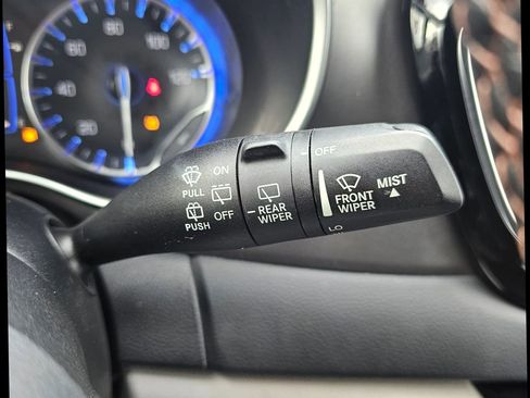 Used 2020 Chrysler Pacifica Touring-L image 33