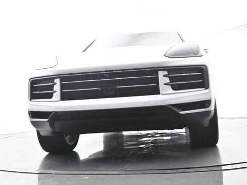 Certified 2025 Porsche Cayenne AWD/4WD image 54