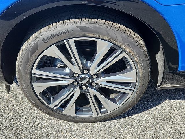 Certified 2025 Cadillac Optiq Luxury 2 AWD/4WD image 8