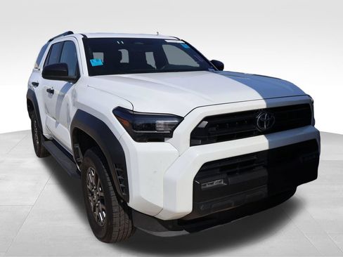 Used 2025 Toyota 4Runner SR5 AWD/4WD image 12