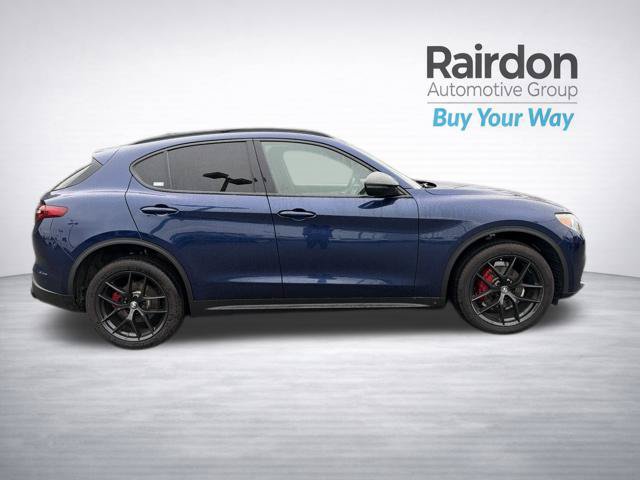 Used 2019 Alfa Romeo Stelvio Ti Sport w/ Quick Order Package 22S Sport AWD/4WD image 8