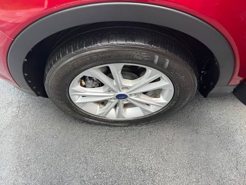Used 2018 Ford Escape SE w/ Ford Safe & Smart Package AWD/4WD image 9