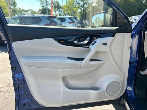 Certified 2022 Nissan Rogue Sport SL w/ Premium Package image 9