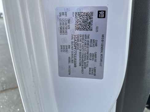 Used 2025 Chevrolet Express 3500 LT w/ LT Preferred Equipment Group image 25