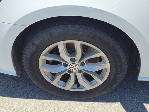 Used 2017 Volkswagen Passat 1.8T S FWD image 10