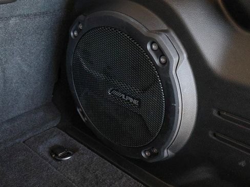 Used 2025 Jeep Wrangler Sahara image 32