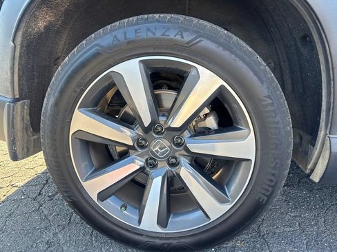 Used 2023 Honda Pilot Touring image 9