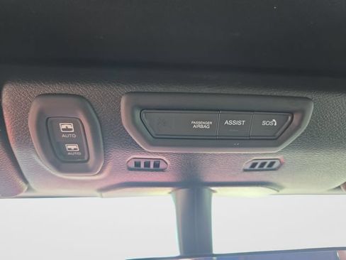Used 2022 Jeep Wrangler Unlimited Sahara AWD/4WD image 31