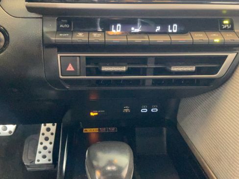 Used 2025 Toyota Camry SE w/ Convenience Package FWD image 18