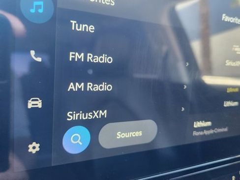 Used 2025 Toyota Highlander XLE image 26