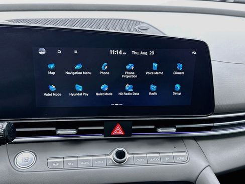 Used 2024 Hyundai Elantra SEL w/ Convenience Package FWD image 11