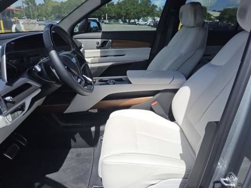 Used 2026 Cadillac Vistiq Luxury AWD/4WD image 5