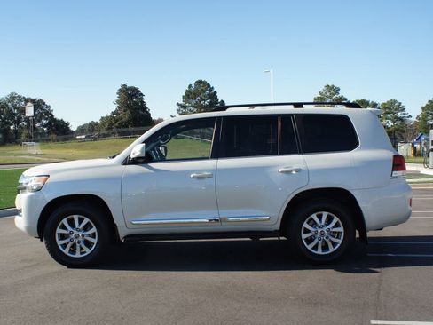 Used 2021 Toyota Land Cruiser image 14
