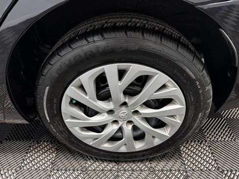 Used 2017 Toyota Corolla LE image 18