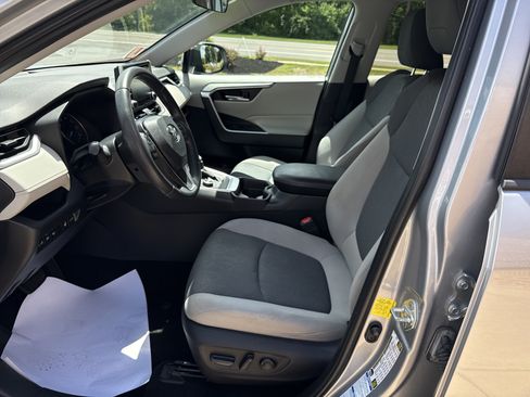 Used 2019 Toyota RAV4 XLE w/ Convenience Package AWD/4WD image 13
