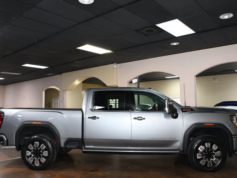 Used 2024 GMC Sierra 2500 Denali w/ Denali Reserve Package AWD/4WD image 52