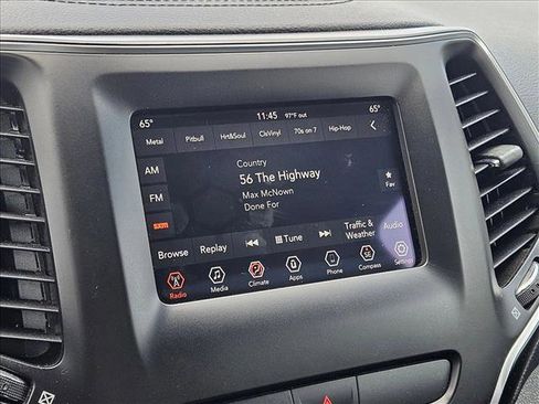 Used 2019 Jeep Cherokee Latitude Plus w/ Comfort/Convenience Group FWD image 11