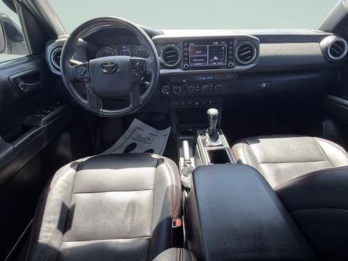 Used 2021 Toyota Tacoma TRD Off-Road w/ Technology Package AWD/4WD image 19