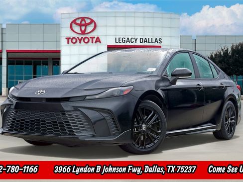 Used 2025 Toyota Camry SE FWD image 1