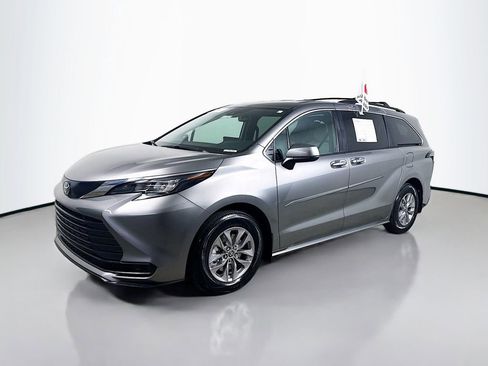 Certified 2026 Toyota Sienna LE image 3