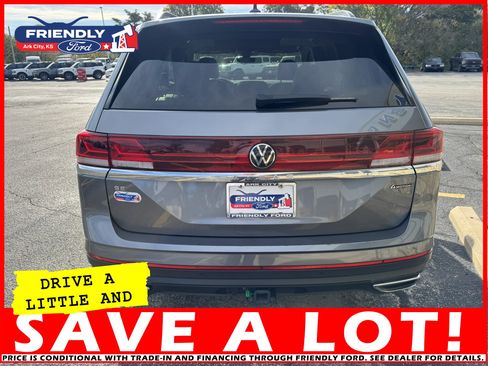 Used 2024 Volkswagen Atlas SE image 4