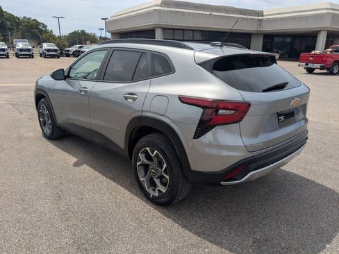 Certified 2024 Chevrolet Trax LT image 32